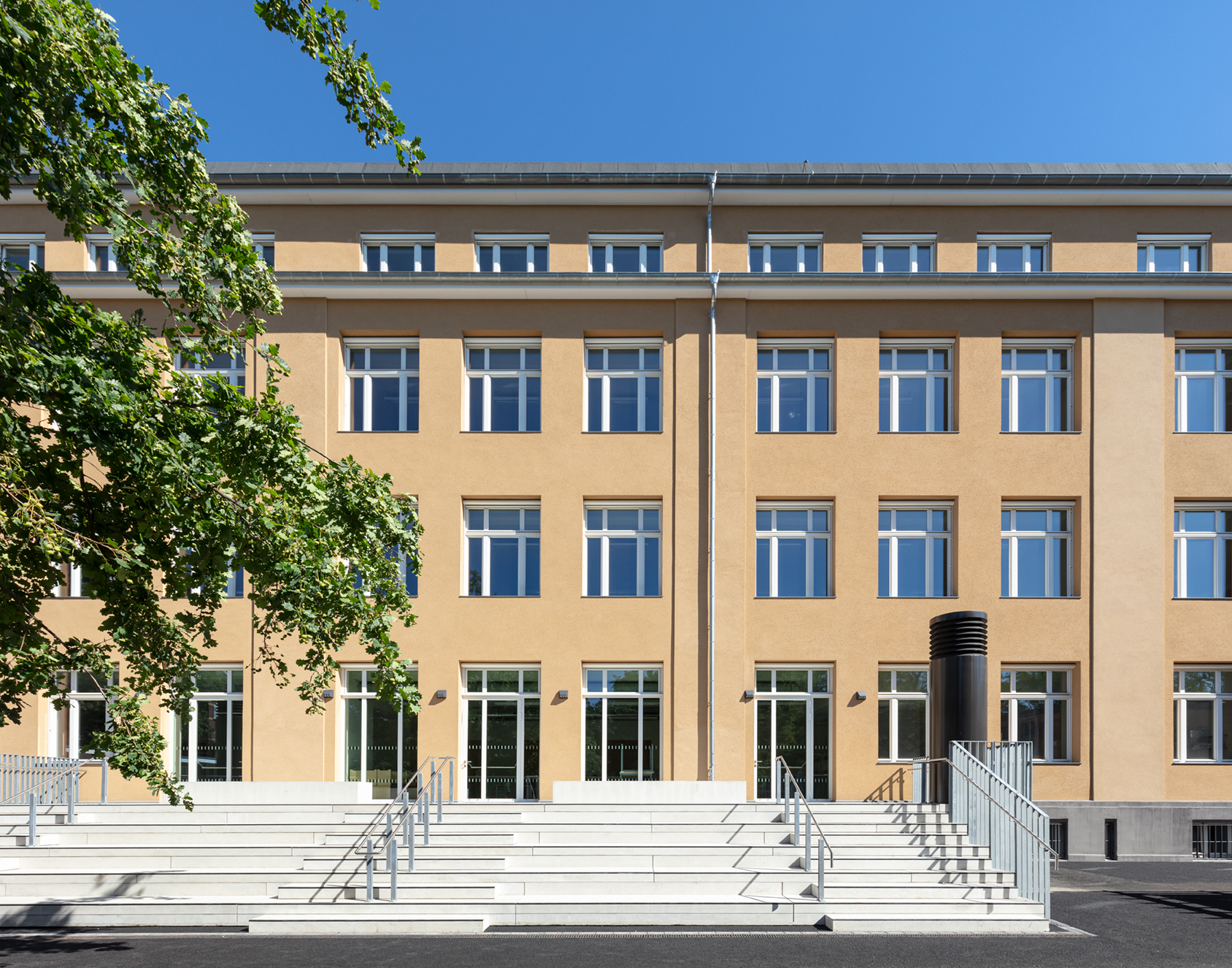 Sanierung der Schule Overbeckstraße in Köln - Außenansicht