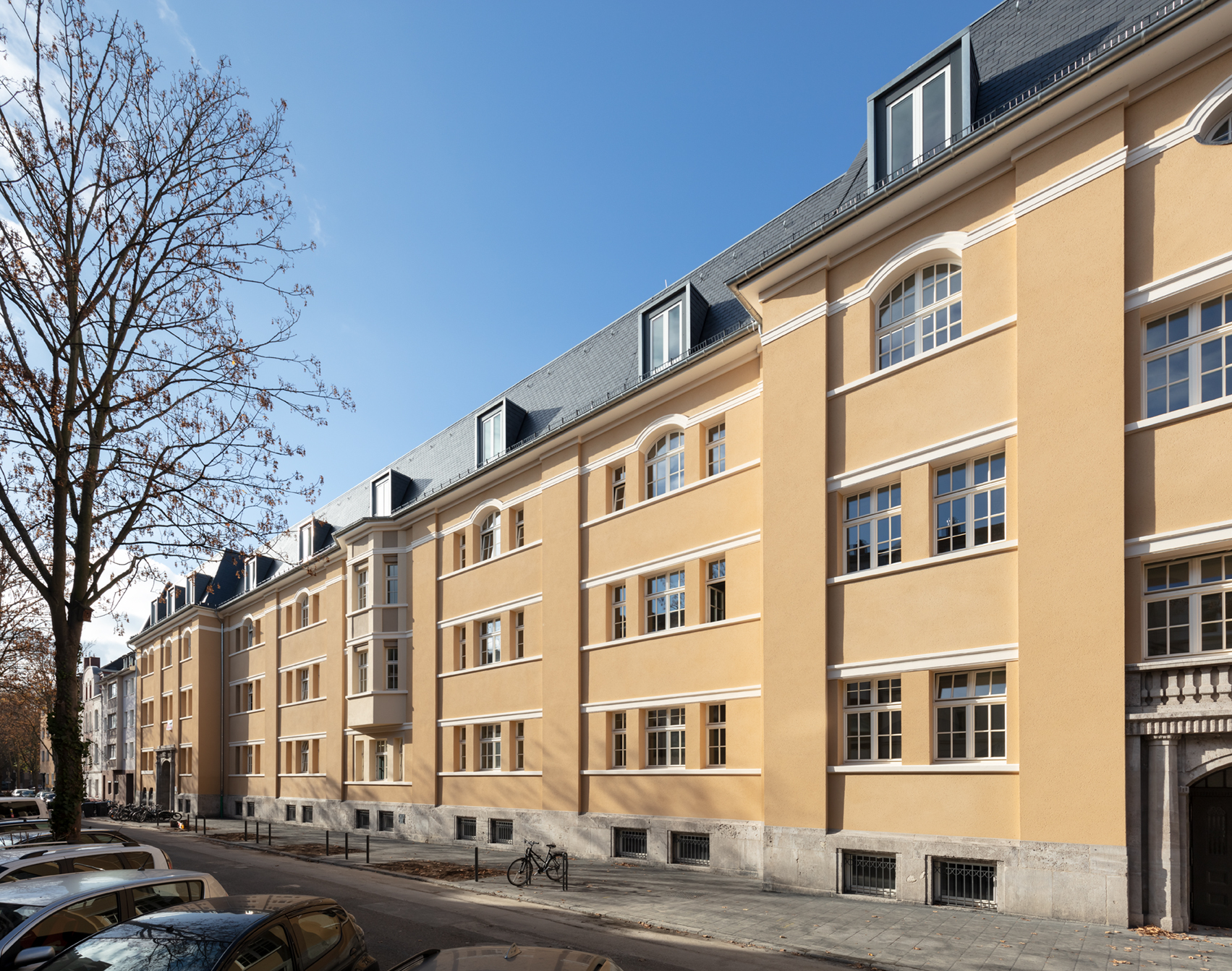 Sanierung und Umbau des denkmalgeschützten Schulgebäudes Overbeckstraße in Köln